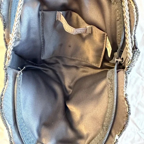 Elegant Silver Shell Evening Clutch - Picture 7 of 7